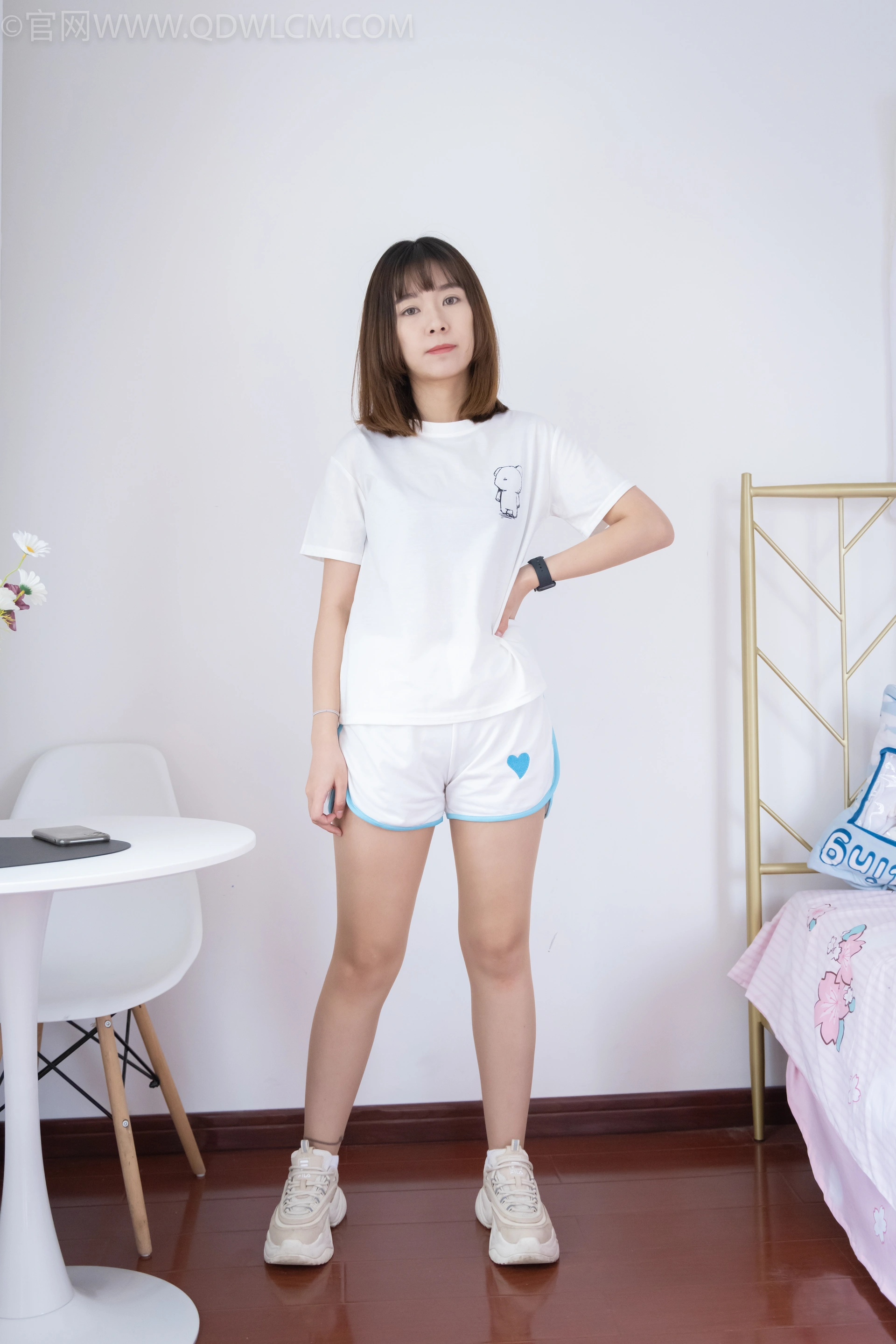 物恋传媒 NO.1033 婷婷-运动鞋、白棉袜、肉丝 2