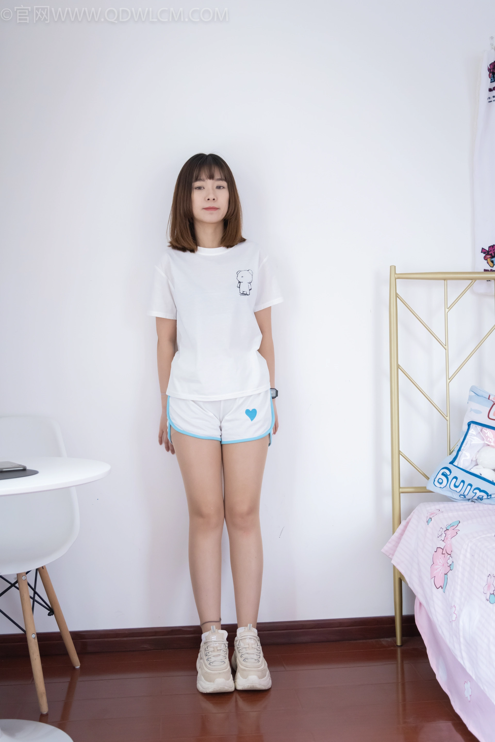 物恋传媒 NO.1033 婷婷-运动鞋、白棉袜、肉丝 3